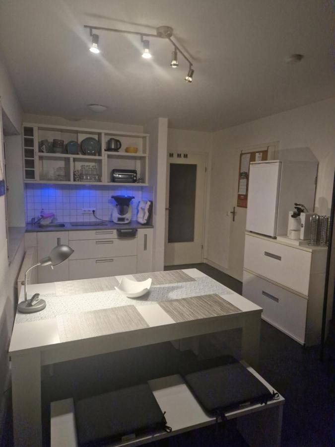 Souterrain-Wohnung Mit Kostenlosem Stellplatz لبسيا المظهر الخارجي الصورة